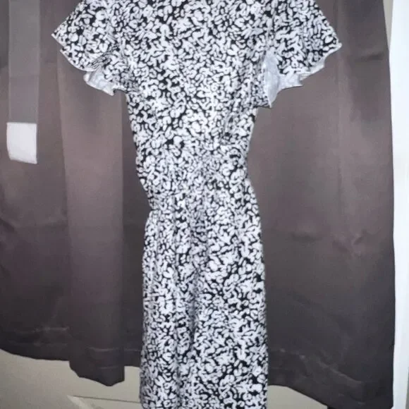 New in package black & white dress size med - Picture 6 of 7